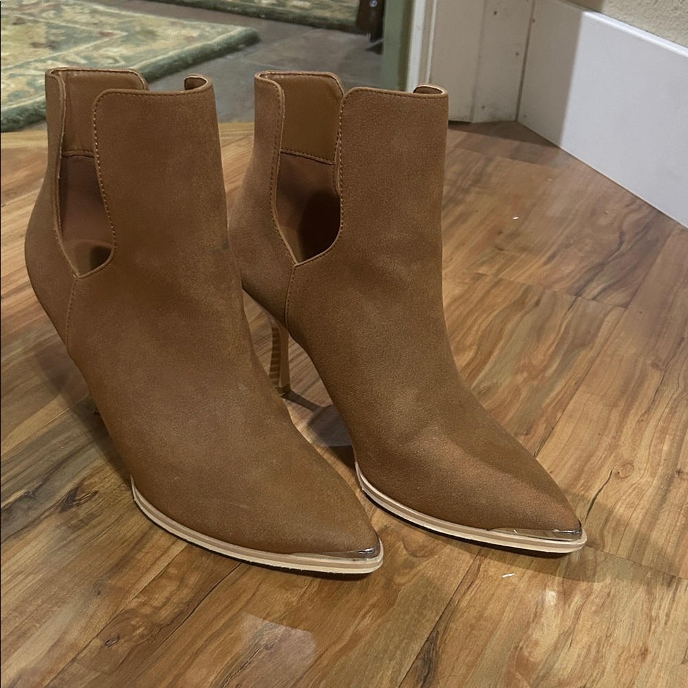 Women's Tan Suede Pointed Toe Ankle Boots